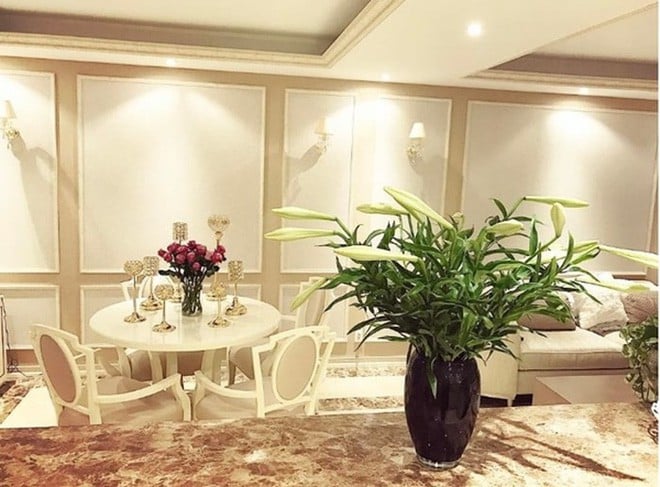 2 căn hộ sang chảnh của hoa hậu Việt với thiết kế nội thất chung cư cao cấp 4 2-can-ho-sang-chanh-cua-hoa-hau-viet-voi-thiet-ke-noi-that-chung-cu-cao-cap-1